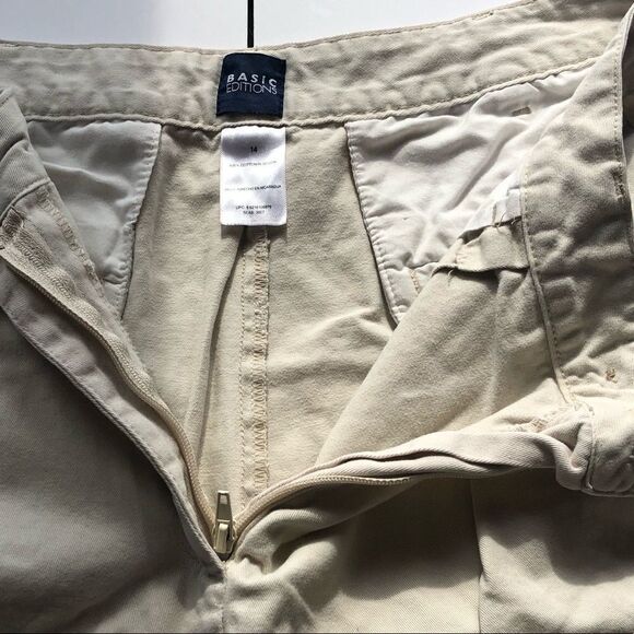 Khaki pleated shorts with pockets size 14 - Picture 3 of 6
